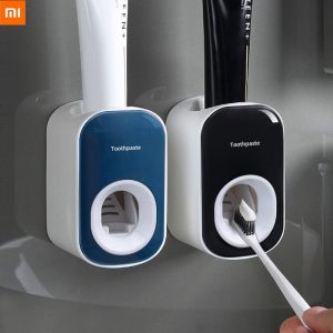 Automatic squeezing toothpaste device